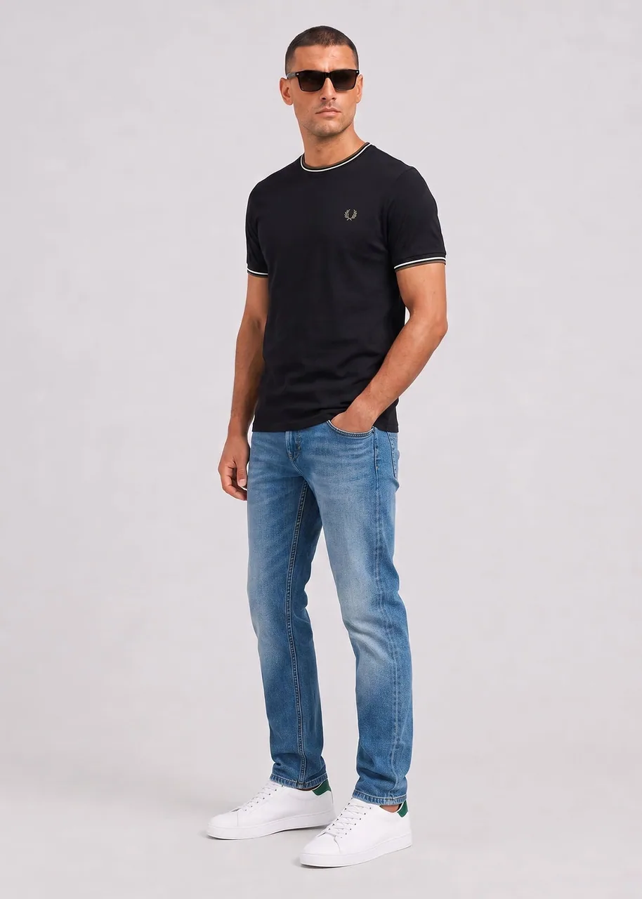 Ansicht 3 von Fred Perry Twin tipped t-shirt - black ecru laurel wreath green